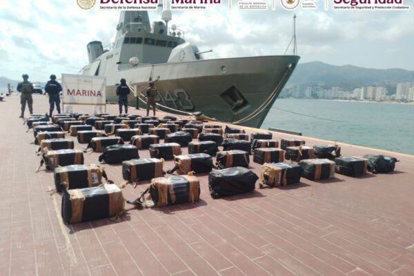 EN UNA OPERACIÓN MARÍTIMA SE ASEGURARON ALREDEDOR DE 1.3 TONELADAS DE PRESUNTA COCAÍNA EN AGUAS DE GUERRERO